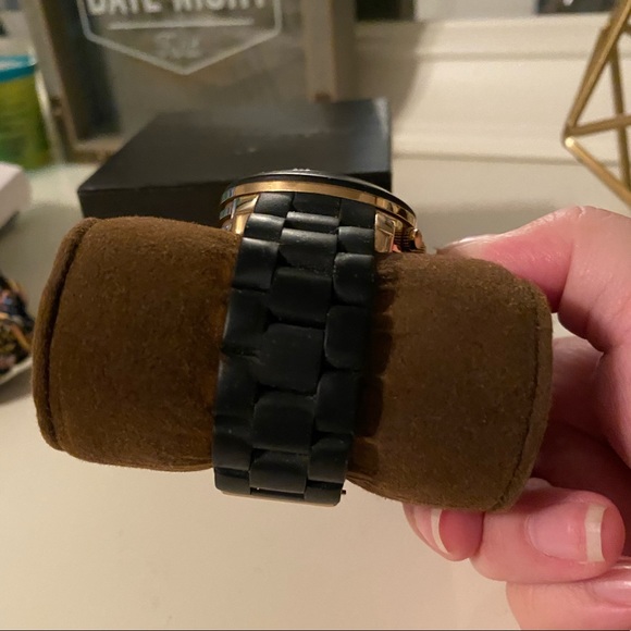 Michael Kors Watch - Picture 5 of 8